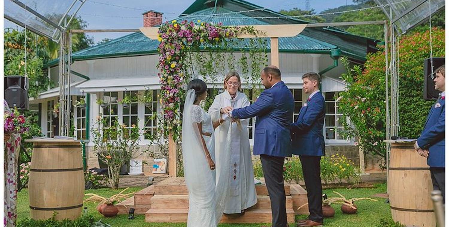 Outdoor wedding ceremony at Mountbatten Bungalow