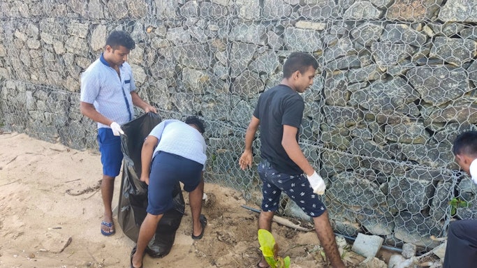 https://thema-collection.imgix.net/sites/16/2023/12/beach-cleanups-3.jpg